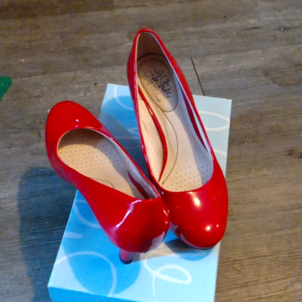 (5)Fire red, women's pumps